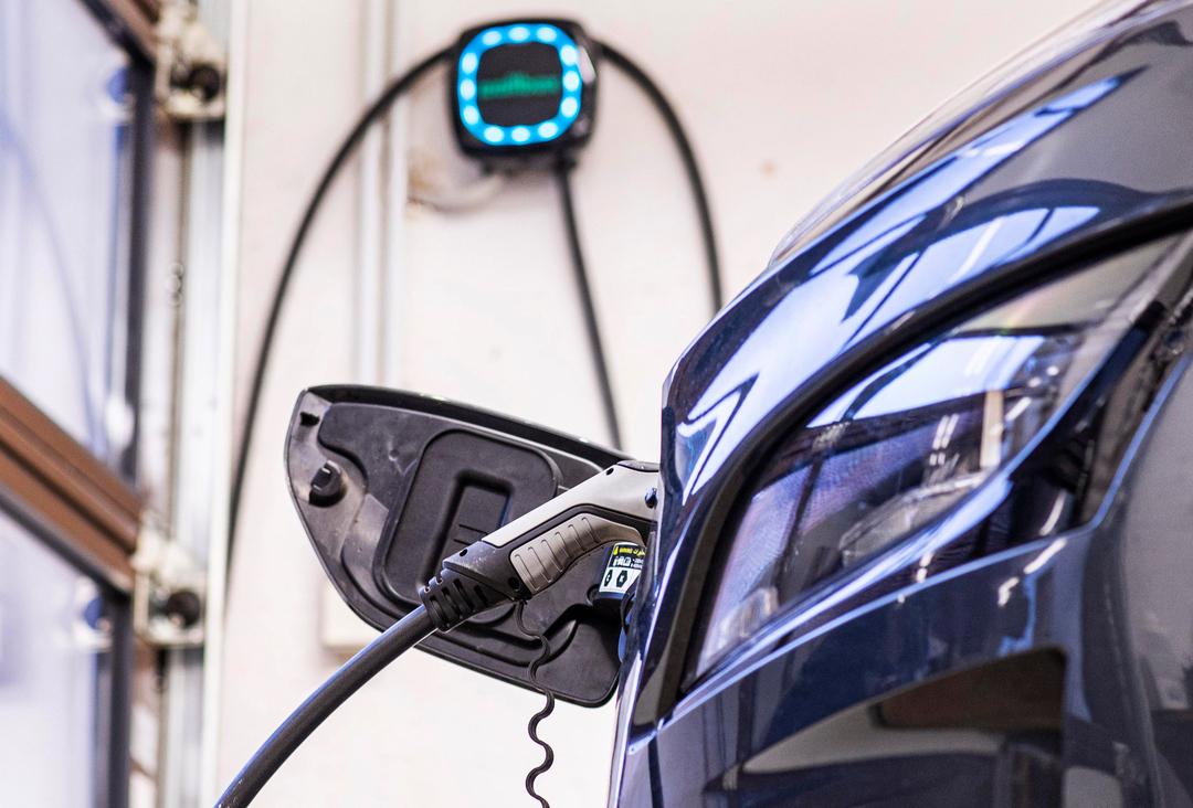 Die meisten E-Autos werden an der heimischen Steckdose geladen