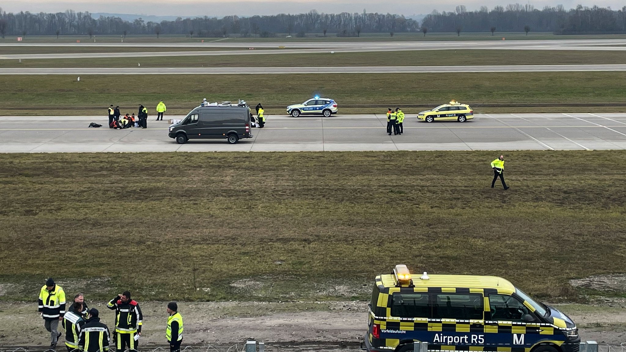 Klimaprotest am Münchner Flughafen: Flugverkehr läuft wieder