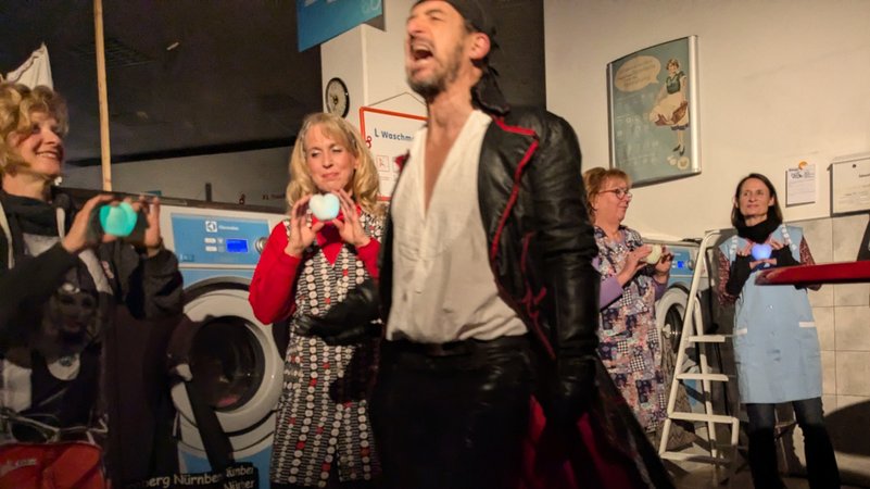 Pocket Opera Company Nürnberg: "Der fliegende Holländer" im Waschsalon | Bild: BR / Anja Bühling Pocket Opera Company Nürnberg: "Der fliegende Holländer" im Waschsalon