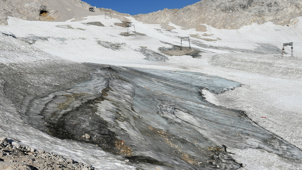 Gletscherrest des nördlichen Schneeferners am Zugspitzplatz
