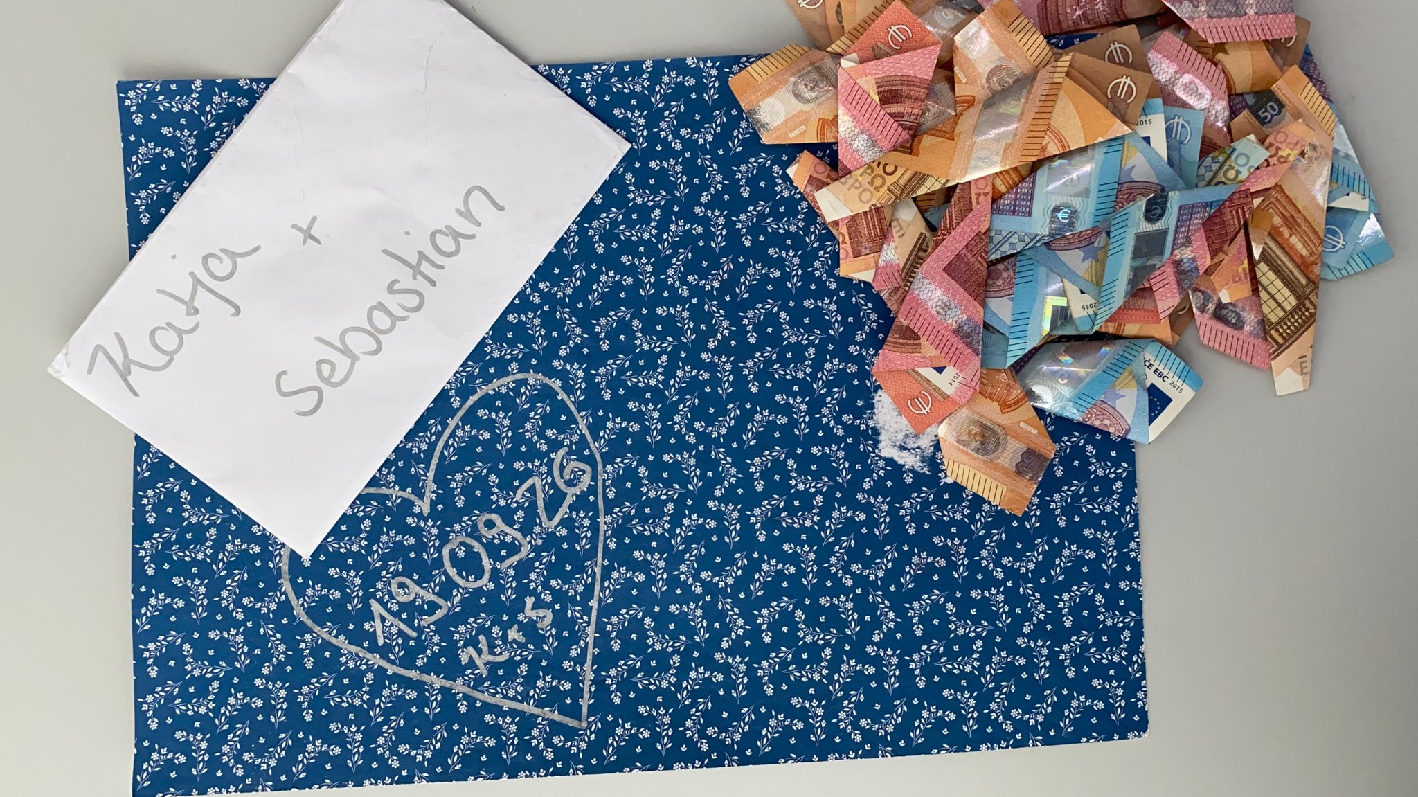 Frau findet Hochzeitsgeschenk: Wo sind Katja und Sebastian?