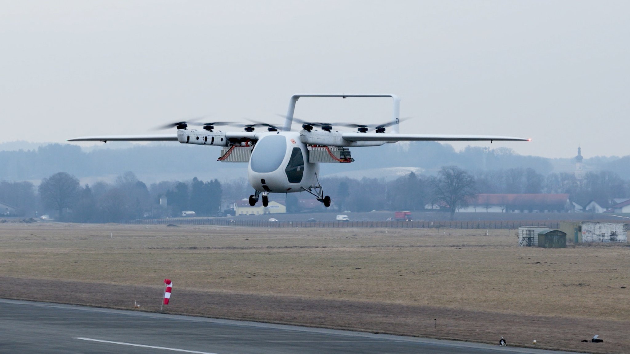 Der E-Res-Copter mit acht Rotoren startet senkrecht, fliegt elektrisch und sieht aus wie eine riesige Drohne: Er ist für Patiententransporte gebaut - und soll in Zukunft autonom fliegen. | Bild: ERC System Der E-Res-Copter mit acht Rotoren startet senkrecht, fliegt elektrisch und sieht aus wie eine riesige Drohne: Er ist für Patiententransporte gebaut - und soll in Zukunft autonom fliegen.