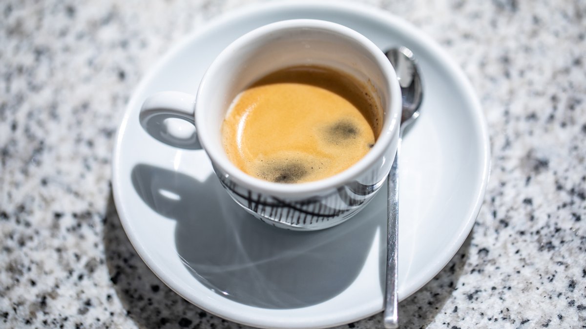 Symbolbild: Eine Tasse mit Kaffee.