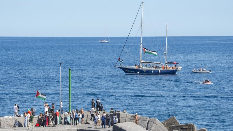 1.6.2025: Ablegen der "Madleen" in Italien | Bild: picture alliance / Anadolu | Salvatore Allegra 1.6.2025: Ablegen der "Madleen" in Italien