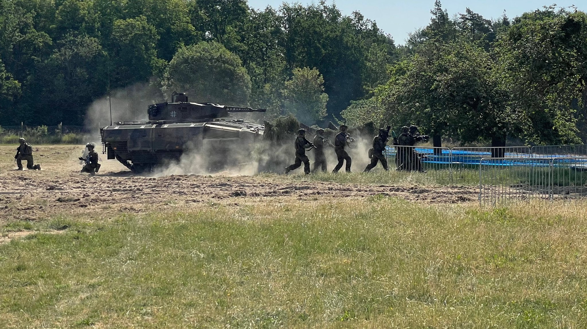 Gefechtsvorführung am Tag des Bundeswehr