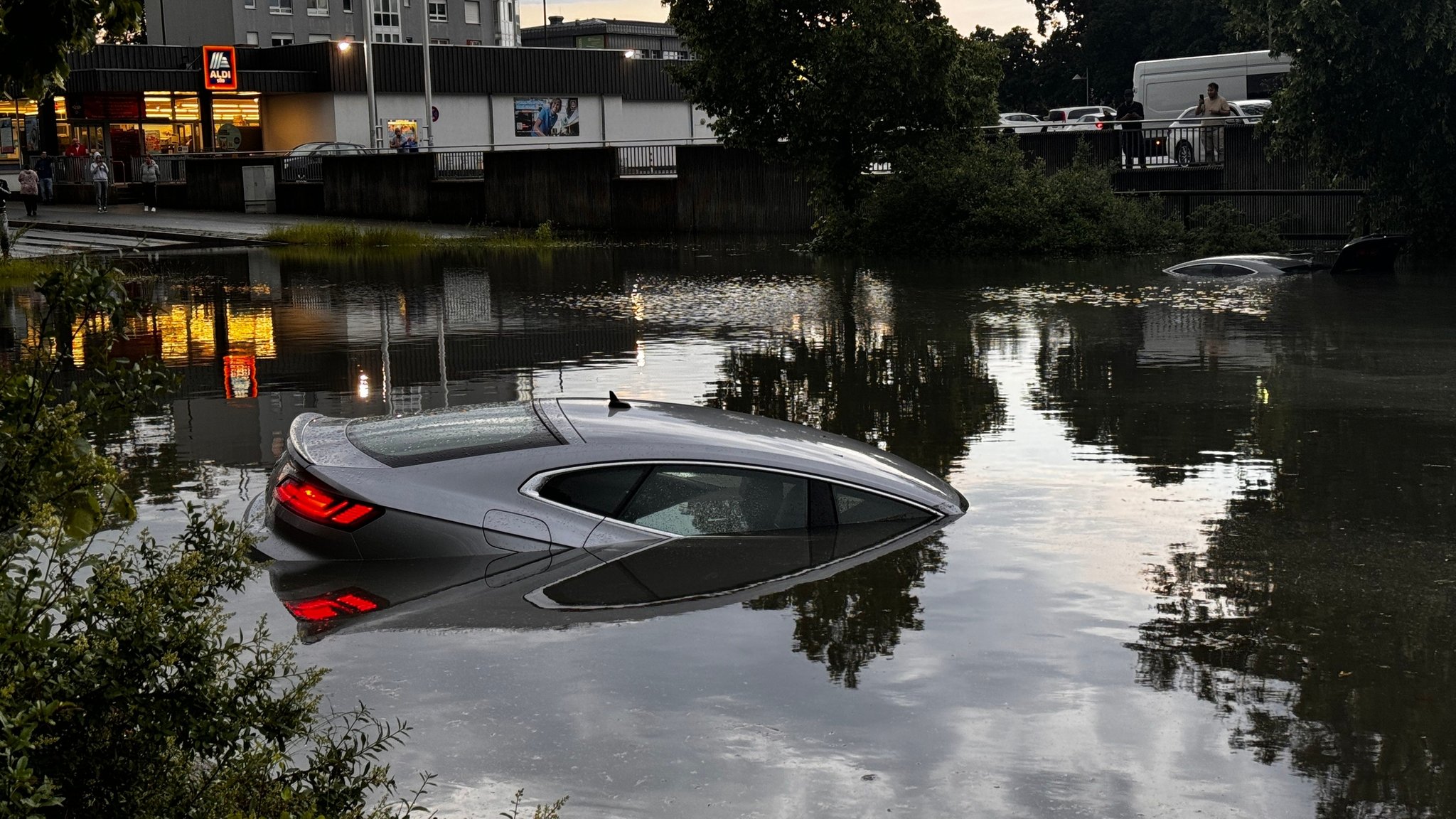 Unwetter zieht über Bayern hinweg – Verkehrschaos in Nürnberg