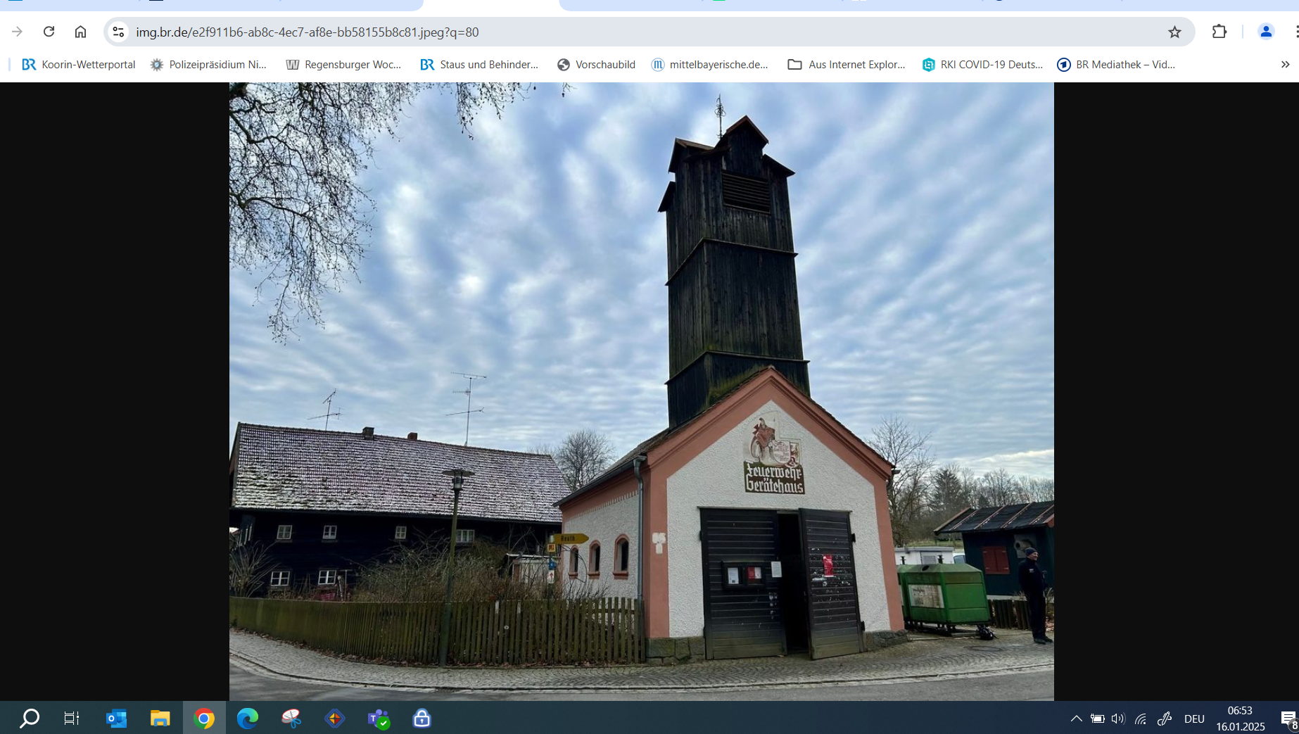 Feuerwehrgerätehaus in Vornbach am Inn mit altem Holzturm ist denkmalgeschützt.