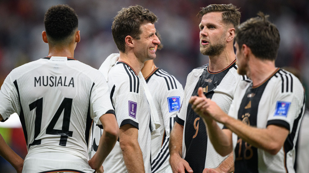 Die deutschen Nationalspieler nach dem Abpfiff gegen Spanien.