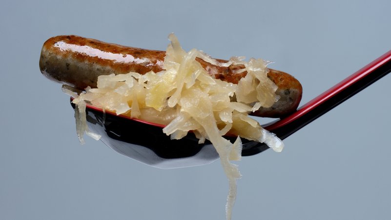 Echt oder nicht echt? Diese Bratwurst wurde jedenfalls in Nürnberg fotografiert. | Bild: dpa/pa/Jürgen Pfeiffer Echt oder nicht echt? Diese Bratwurst wurde jedenfalls in Nürnberg fotografiert.