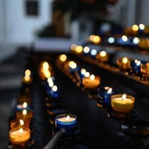 Feuer in den Religionen - Erleuchtung, Reinigung, Wandel | Bild: Colourbox.com/ Skrypko Ievgen