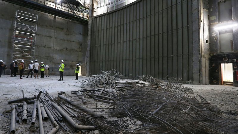 Der entkernte Bühnenbereich des Staatstheaters Augsburg. | Bild: picture alliance/dpa | Karl-Josef Hildenbrand Der entkernte Bühnenbereich des Staatstheaters Augsburg.