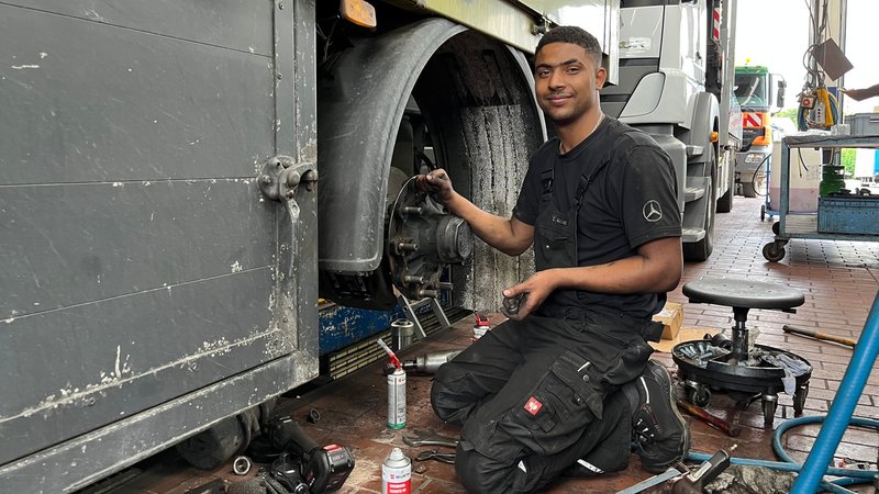 Esam A. bei der Arbeit | Bild: BR / Laura Fischer-Grun Esam A. bei der Arbeit