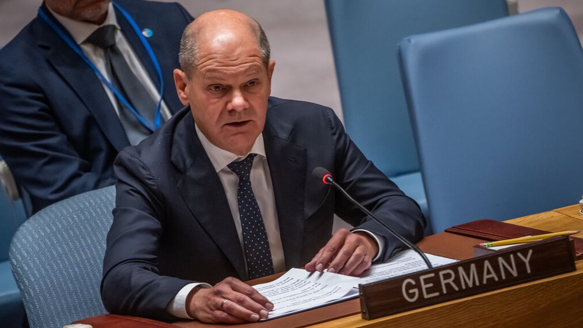 Bundeskanzler Olaf Scholz (SPD) spricht in der Sitzung des UN Sicherheitsrat zum Thema Ukraine.