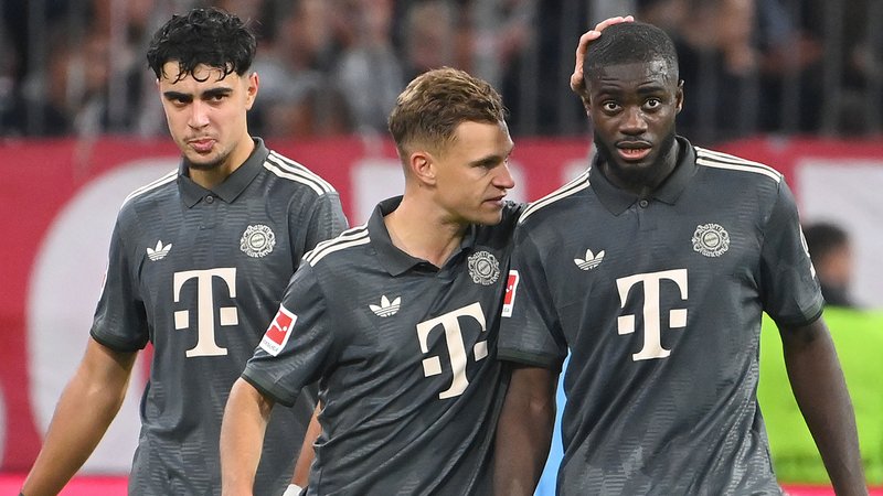 Aleksandar Pavlovic (links), Joshua Kimmich (Mitte), Dayot Upamecano (rechts) | Bild: picture-alliance / dpa Aleksandar Pavlovic (links), Joshua Kimmich (Mitte), Dayot Upamecano (rechts)