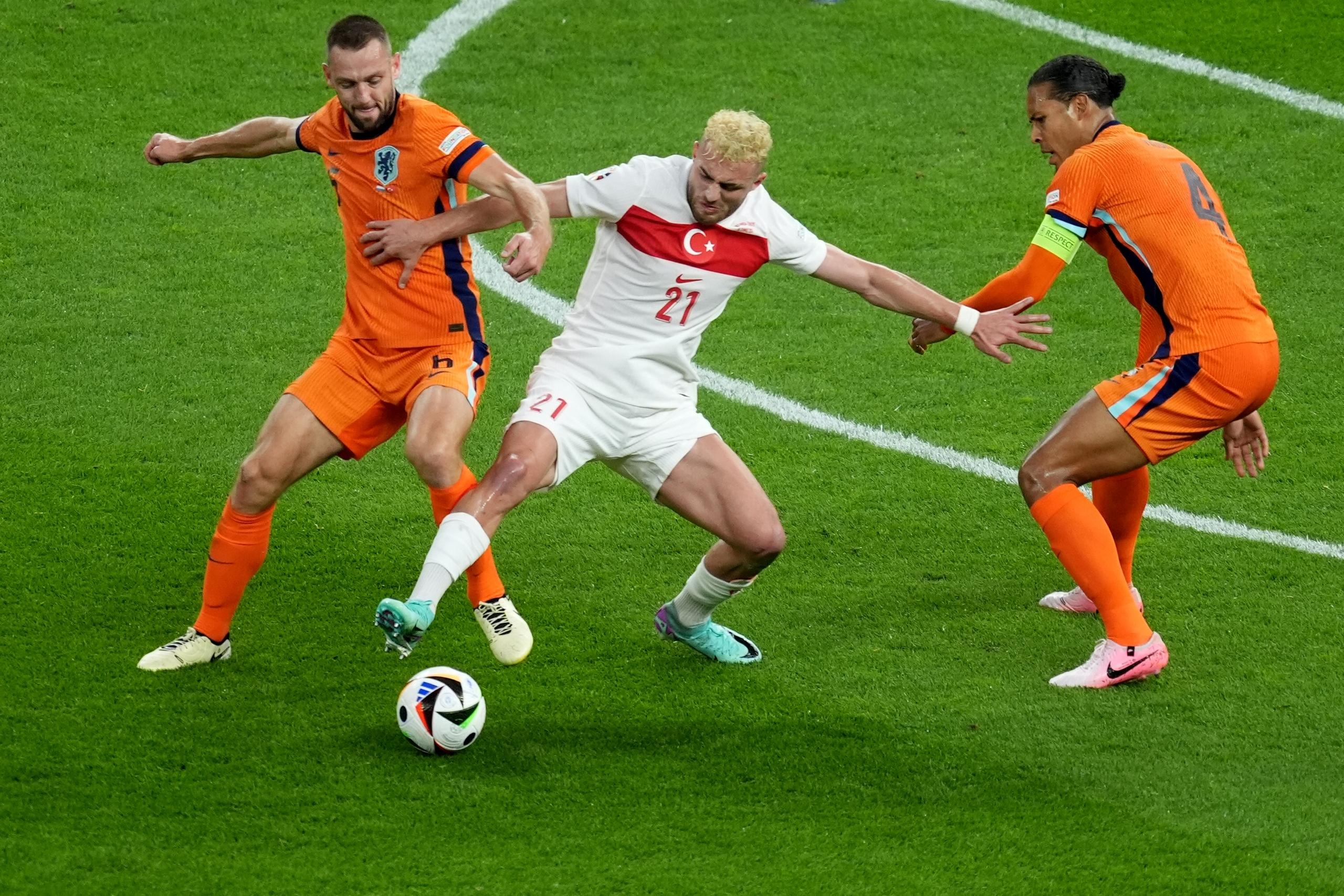 Spielszene Niederlande - Türkei