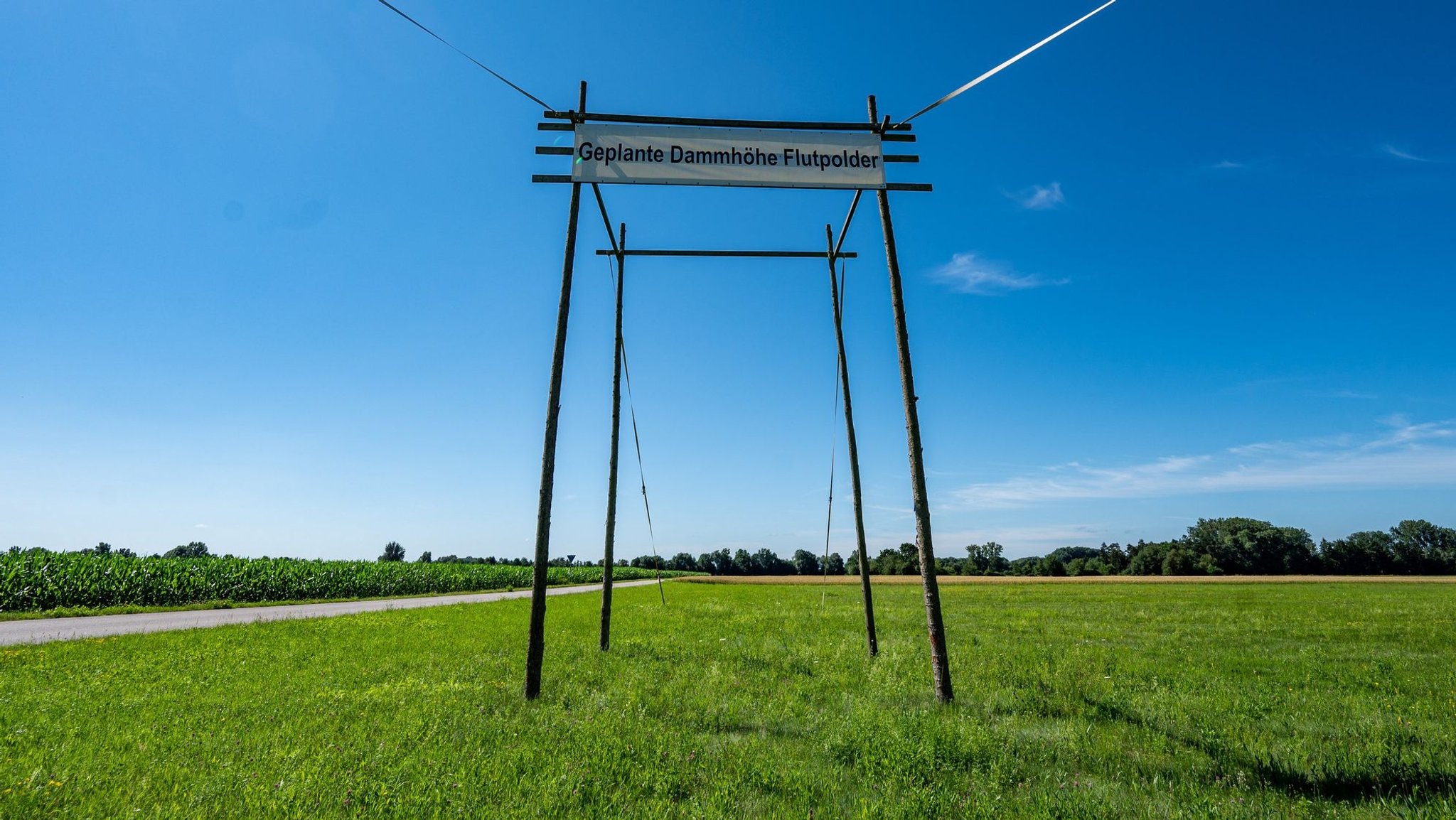 Dem Hochwasser Raum geben, damit es Städte wie Straubing, Deggendorf und Passau verschont - ein großer Polder bei Wörth soll dies möglich machen.