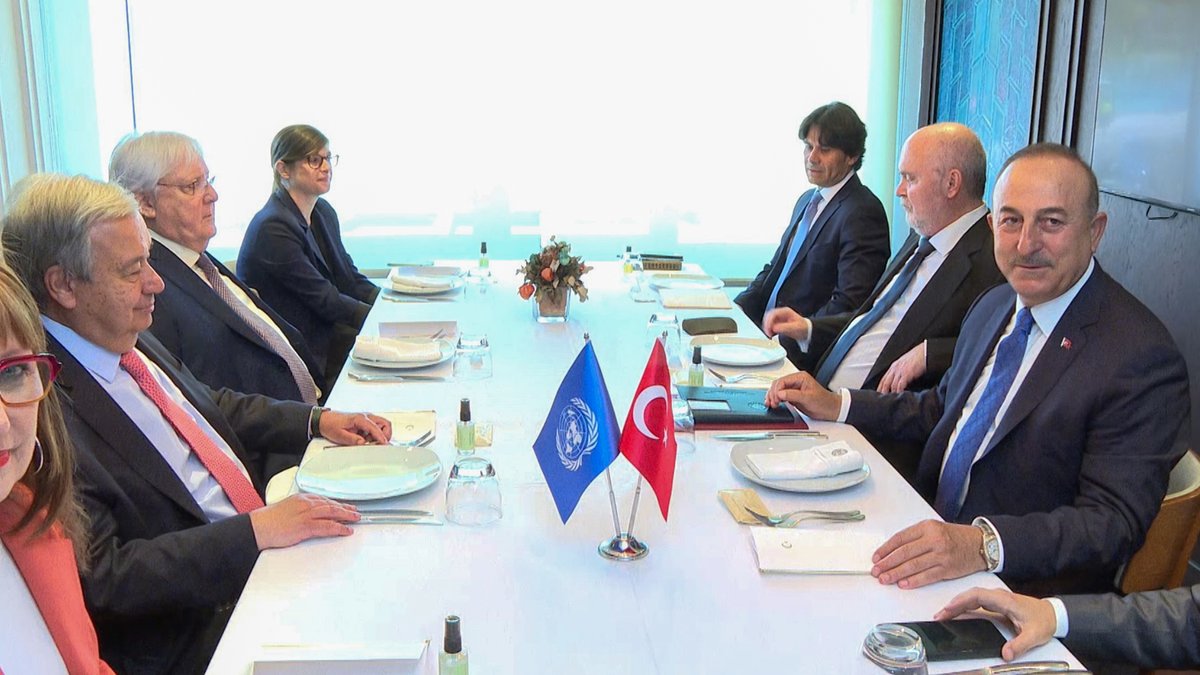 UN-Generalsekretär Antonio Guterres (l.) und Vertreter der Türkei, der Ukraine und Russlands haben sich geeinigt auf einen Vertrag.
