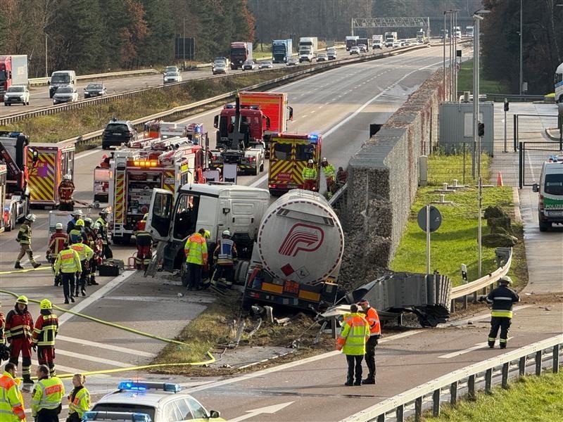 A9 erneut wegen LKW-Unfalls lange gesperrt  