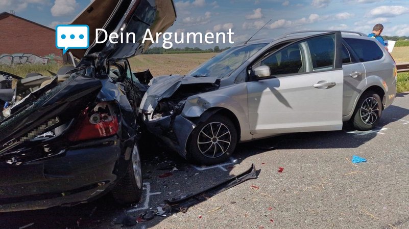 Zwei Autos hatten einen Unfall. | Bild: dpa Bildfunk Zwei Autos hatten einen Unfall.