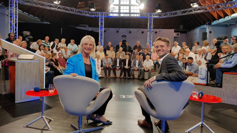 Ulrike Scharf (links) und Thomas von Sarnowski (rechts) bei "jetzt red i" im BR Fernsehen.