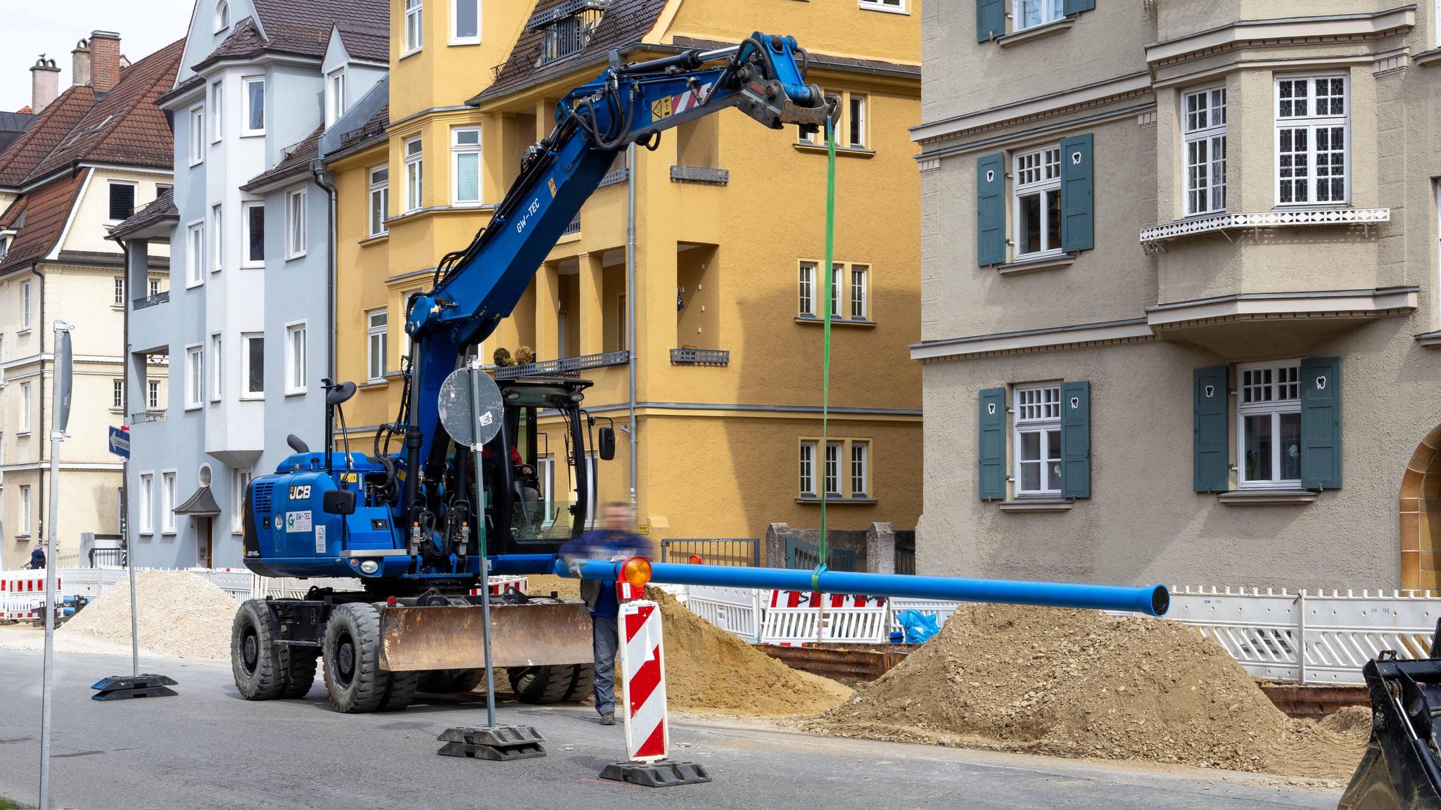 Eine Baustelle in Augsburg. | Bild: picture alliance / CHROMORANGE | Michael Bihlmayer Eine Baustelle in Augsburg.