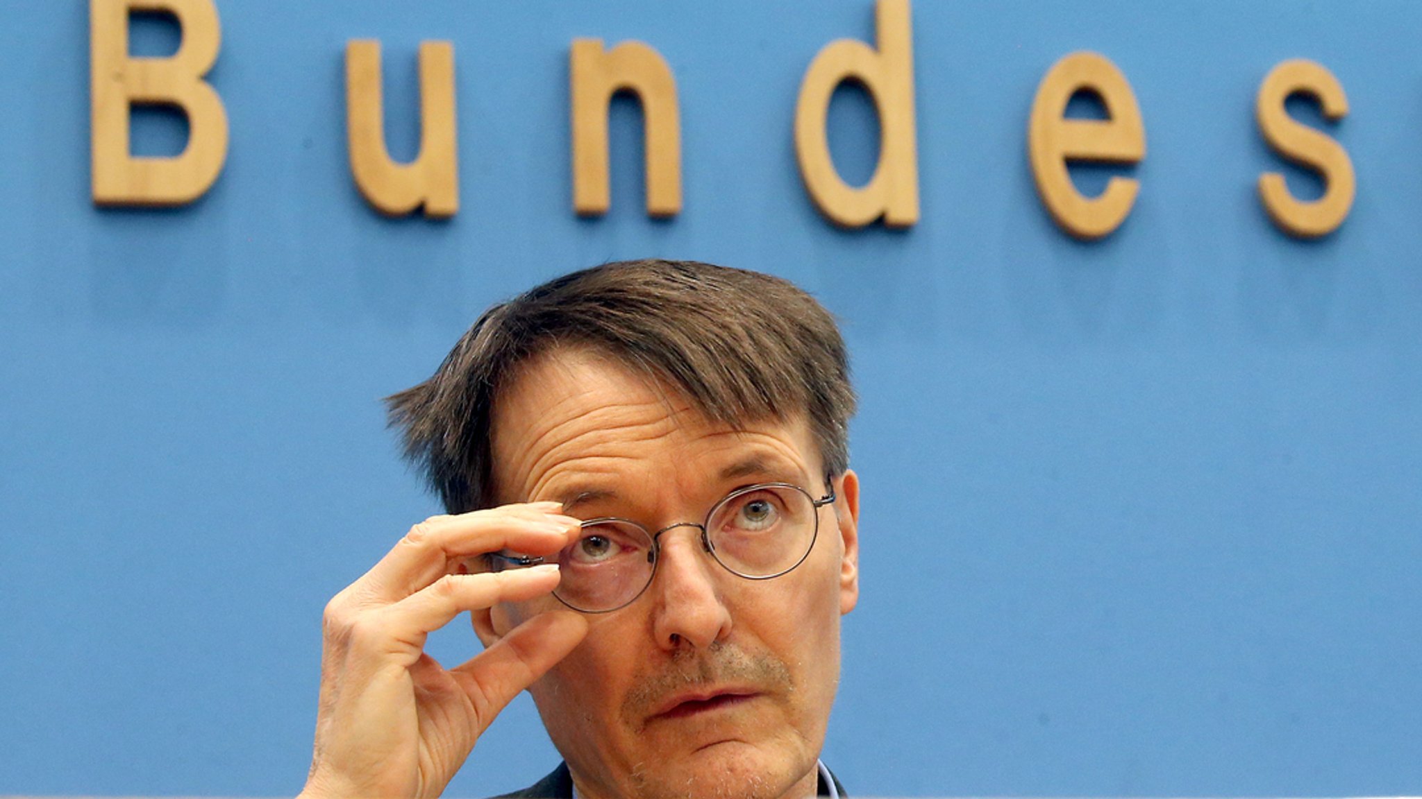 Karl Lauterbach (SPD), Bundesminister für Gesundheit, bei der Pressekonferenz