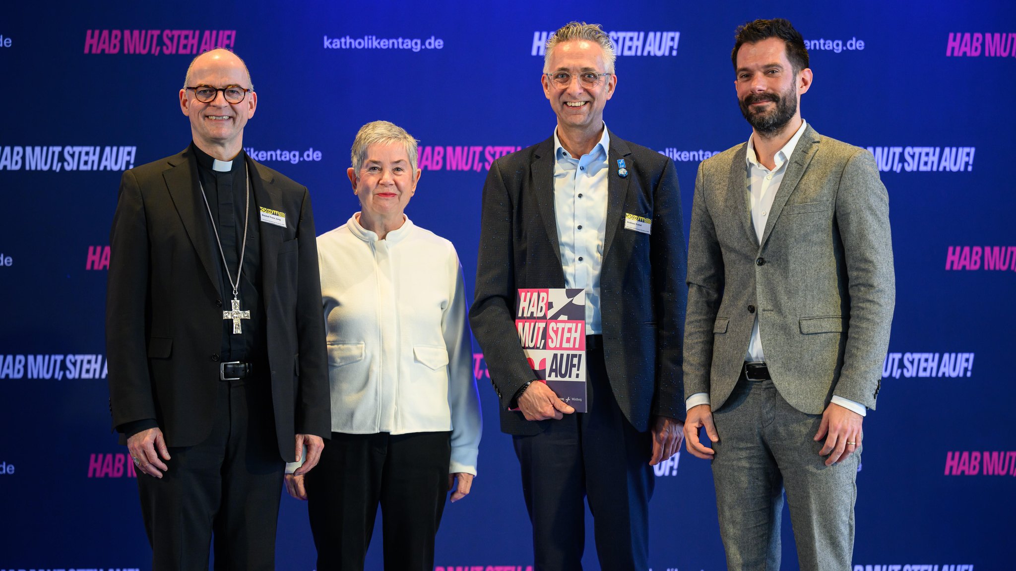 Bild Mitte: (von links) Bischof Franz Jung, Irme Stetter-Karp (ZdK Präsidentin), Andreas Kratel (Leiter des Katholikentags), Marc Frinks (ZdK-Generalsekretär)