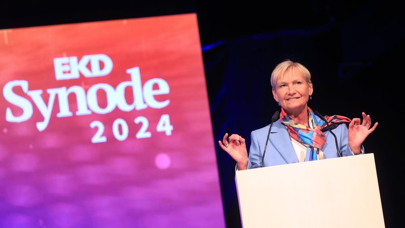 Auf der EKD-Synode im Amt bestätigt: Kirsten Fehrs. | Bild: picture alliance/dpa | Karl-Josef Hildenbrand Auf der EKD-Synode im Amt bestätigt: Kirsten Fehrs.
