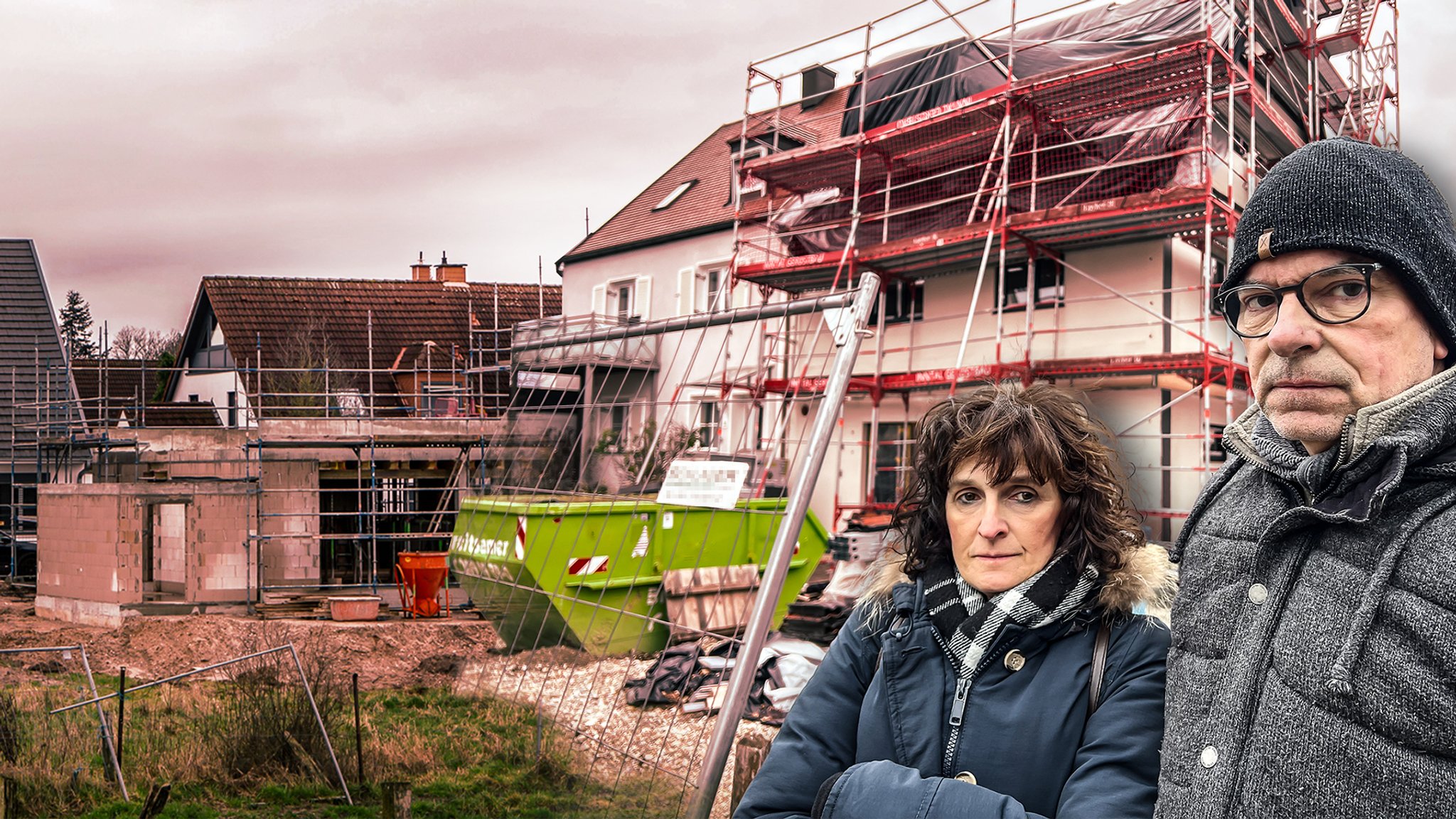 Bauherren Martin und Theresa Baar vor ihrer Baustelle