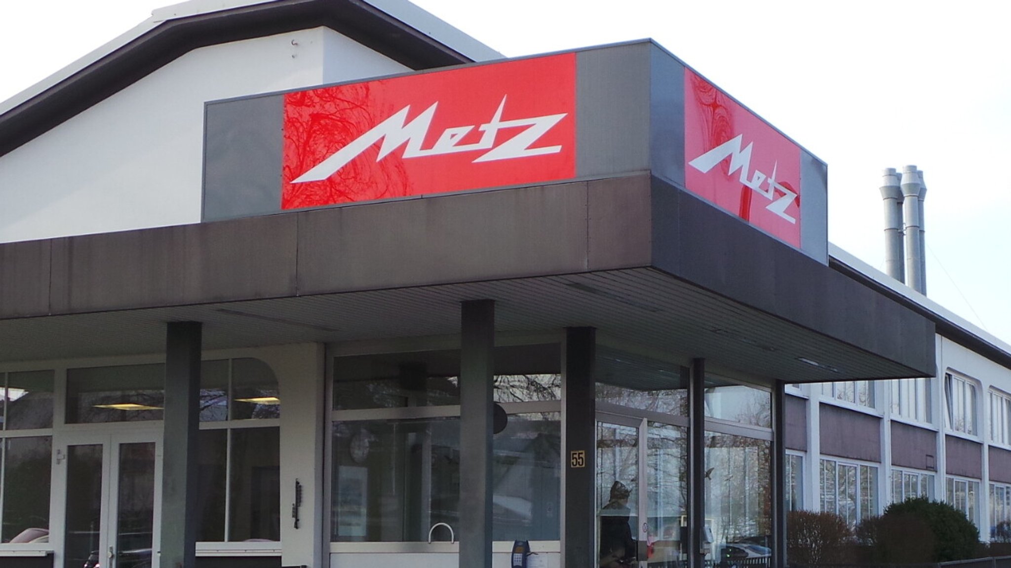 (Archivbild) Metz-Werk-Eingang in Zirndorf | Bild: BR/Andy Heinecke (Archivbild) Metz-Werk-Eingang in Zirndorf