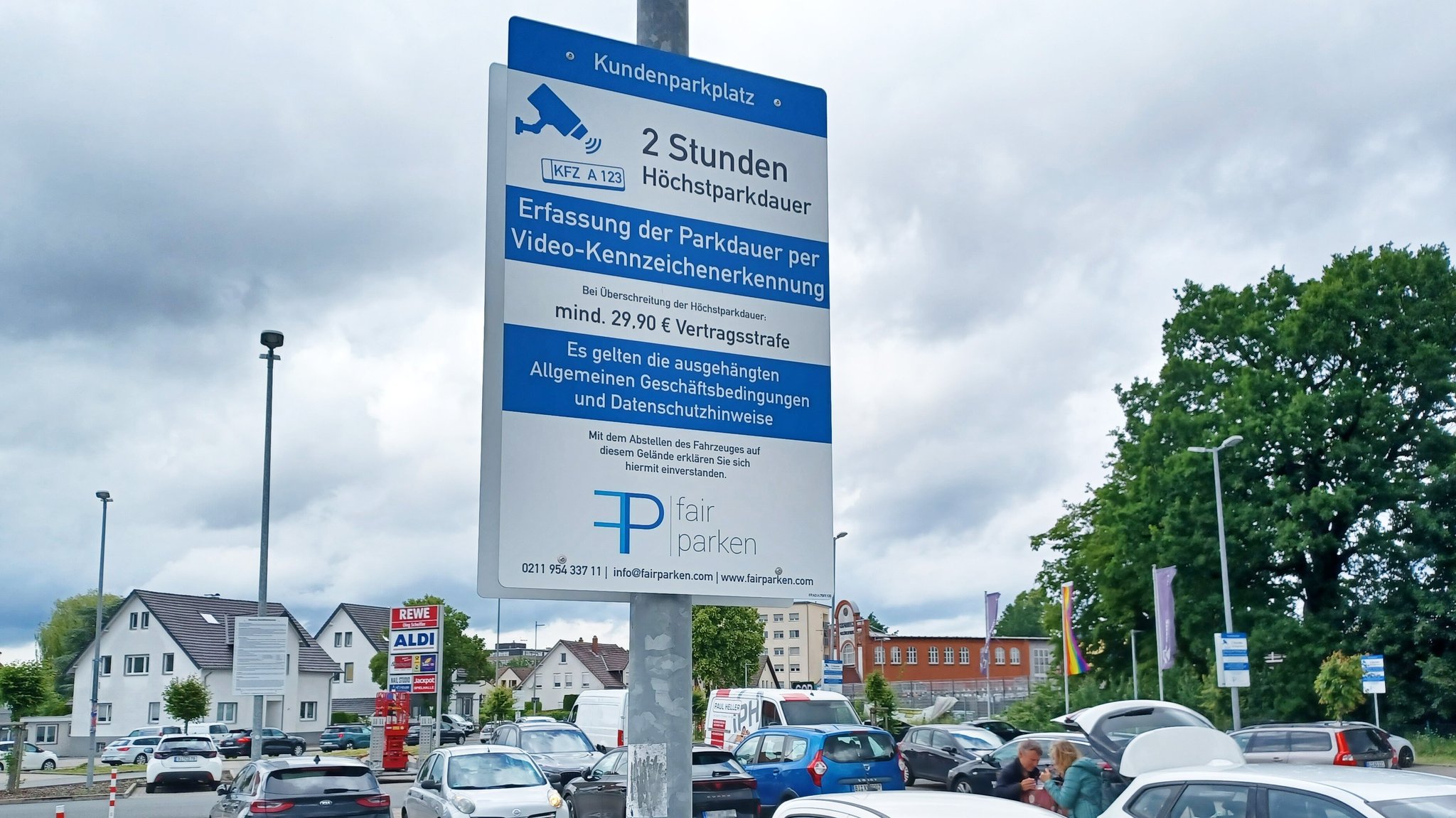 Knöllchen auf dem Supermarktparkplatz: Sorgen wegen Datenschutz