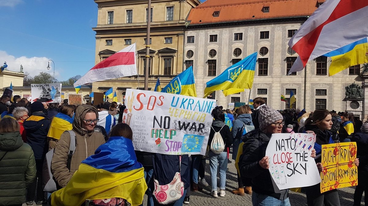 Solidaritäts-Demo für die Ukraine am 09.04.2022 am Münchner Odeonsplatz.