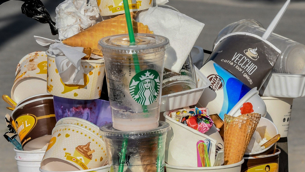 Ein Großteil der Verpackungen von Fast-Food-Ketten besteht ganz oder teilweise aus Plastik