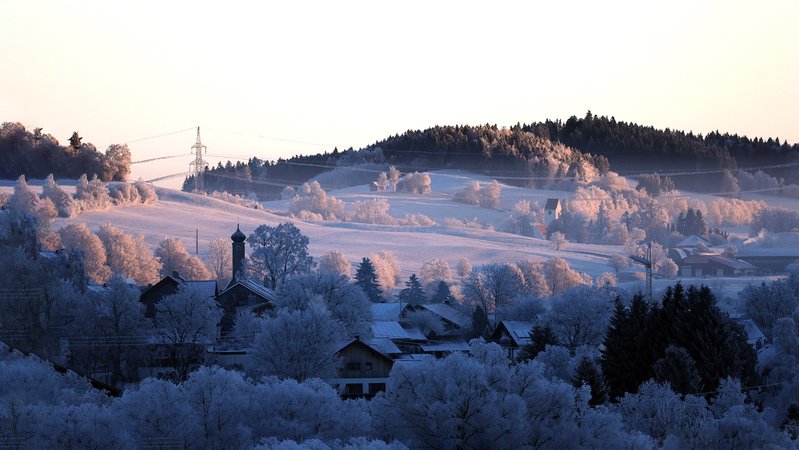 Besonders der Norden Bayerns hat mit Schnee und Eisglätte zu kämpfen. | Bild: BR Besonders der Norden Bayerns hat mit Schnee und Eisglätte zu kämpfen.