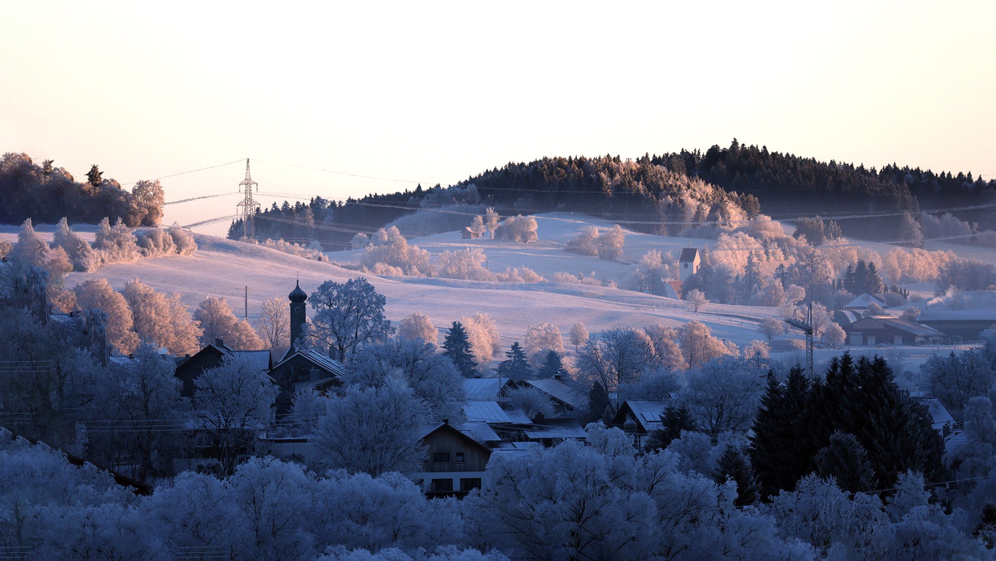 Besonders der Norden Bayerns hat mit Schnee und Eisglätte zu kämpfen. 