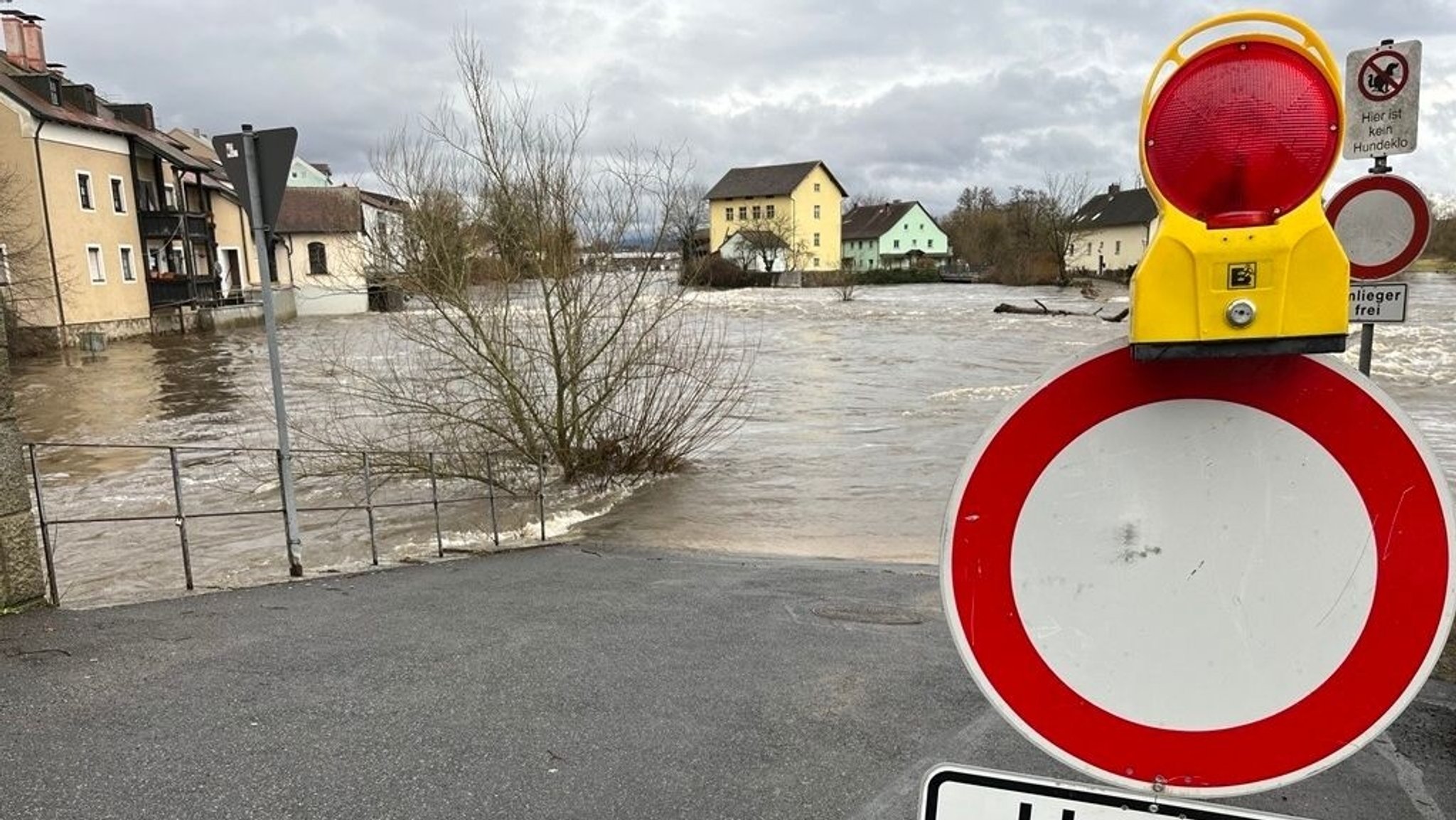 Regen und Tauwetter sorgen für Hochwasser in Bayern