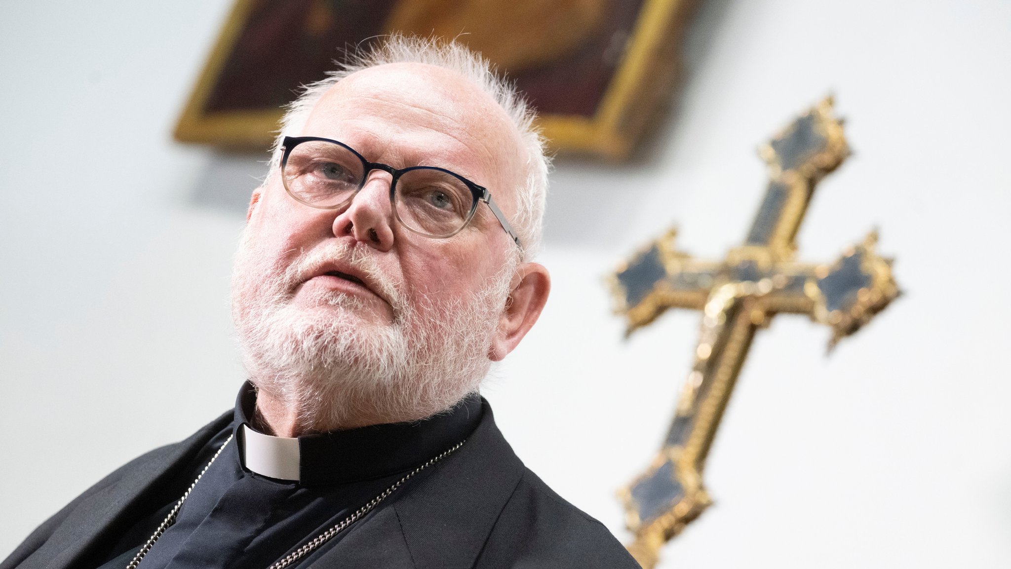 Kardinal Reinhard Marx hält eine Lockerung des Zölibats unter dem neuen Papst Leo XIV. für möglich. | Bild: picture alliance/dpa | Marijan Murat Kardinal Reinhard Marx hält eine Lockerung des Zölibats unter dem neuen Papst Leo XIV. für möglich.