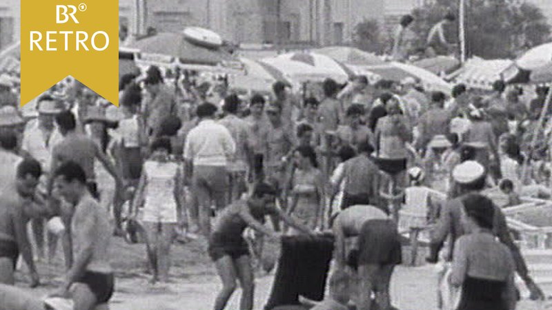 Überfüllter Strand in Rimini | Bild: BR Archiv Überfüllter Strand in Rimini