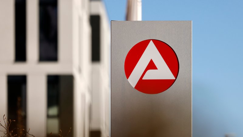 Die Zahl der Arbeitslosen in Bayern ist im Juli 2024 stärker gestiegen, als es in diesem Monat üblich ist. | Bild: picture alliance / Geisler-Fotopress | Christoph Hardt Die Zahl der Arbeitslosen in Bayern ist im Juli 2024 stärker gestiegen, als es in diesem Monat üblich ist.