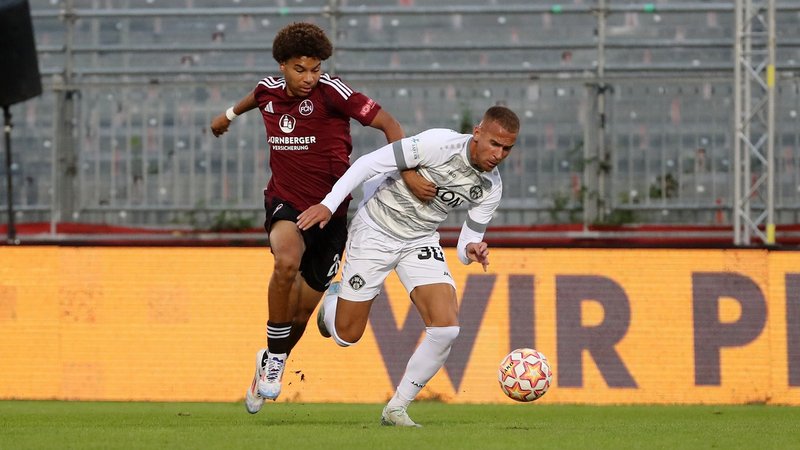 Würzburger Kickers - 1. FC Nürnberg ll | Bild: picture-alliance/dpa Würzburger Kickers - 1. FC Nürnberg ll