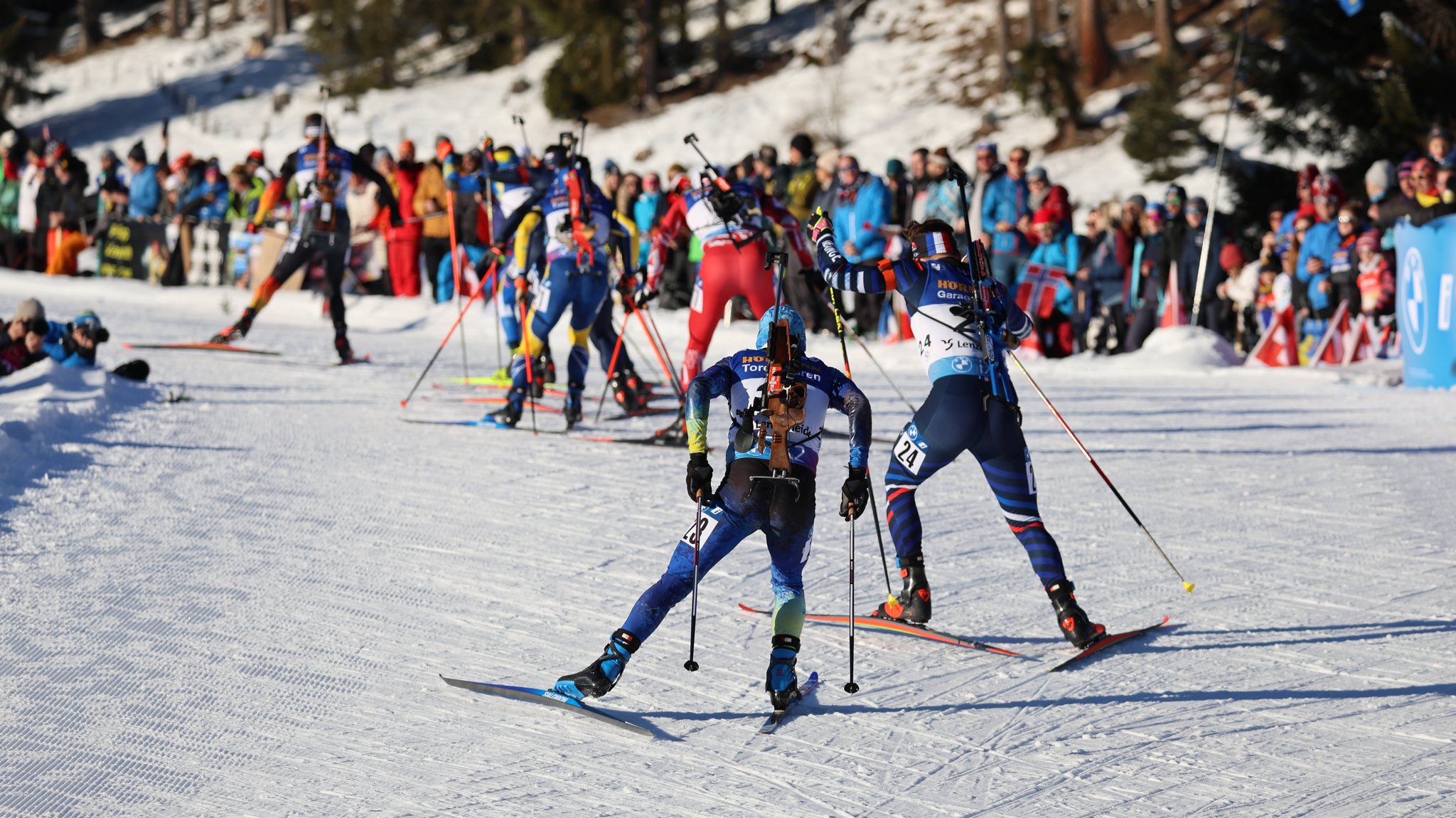 Symbolbild: Verfolger-Rennen beim IBU-Biathlon.