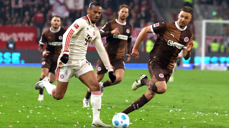 Leroy Sané gegen den FC St. Pauli | Bild: picture alliance/dpa | Christian Charisius Leroy Sané gegen den FC St. Pauli