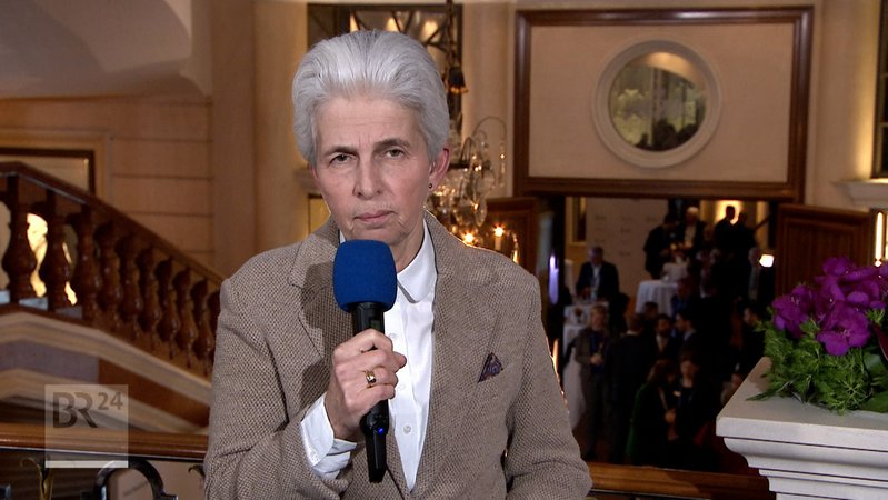 Interview mit Marie-Agnes Strack-Zimmermann, FDP, Vorsitzende des Verteidigungsausschusses im Bundestag, von der Münchner Sicherheitskonferenz | Bild: Bayerischer Rundfunk 2024 Interview mit Marie-Agnes Strack-Zimmermann, FDP, Vorsitzende des Verteidigungsausschusses im Bundestag, von der Münchner Sicherheitskonferenz