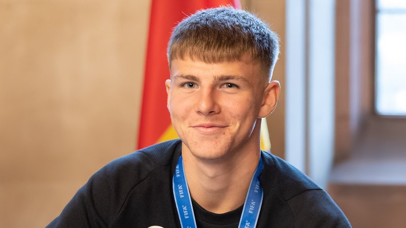 Finn Jeltsch beim Empfang der U17-Weltmeister in Frankfurt/Main
