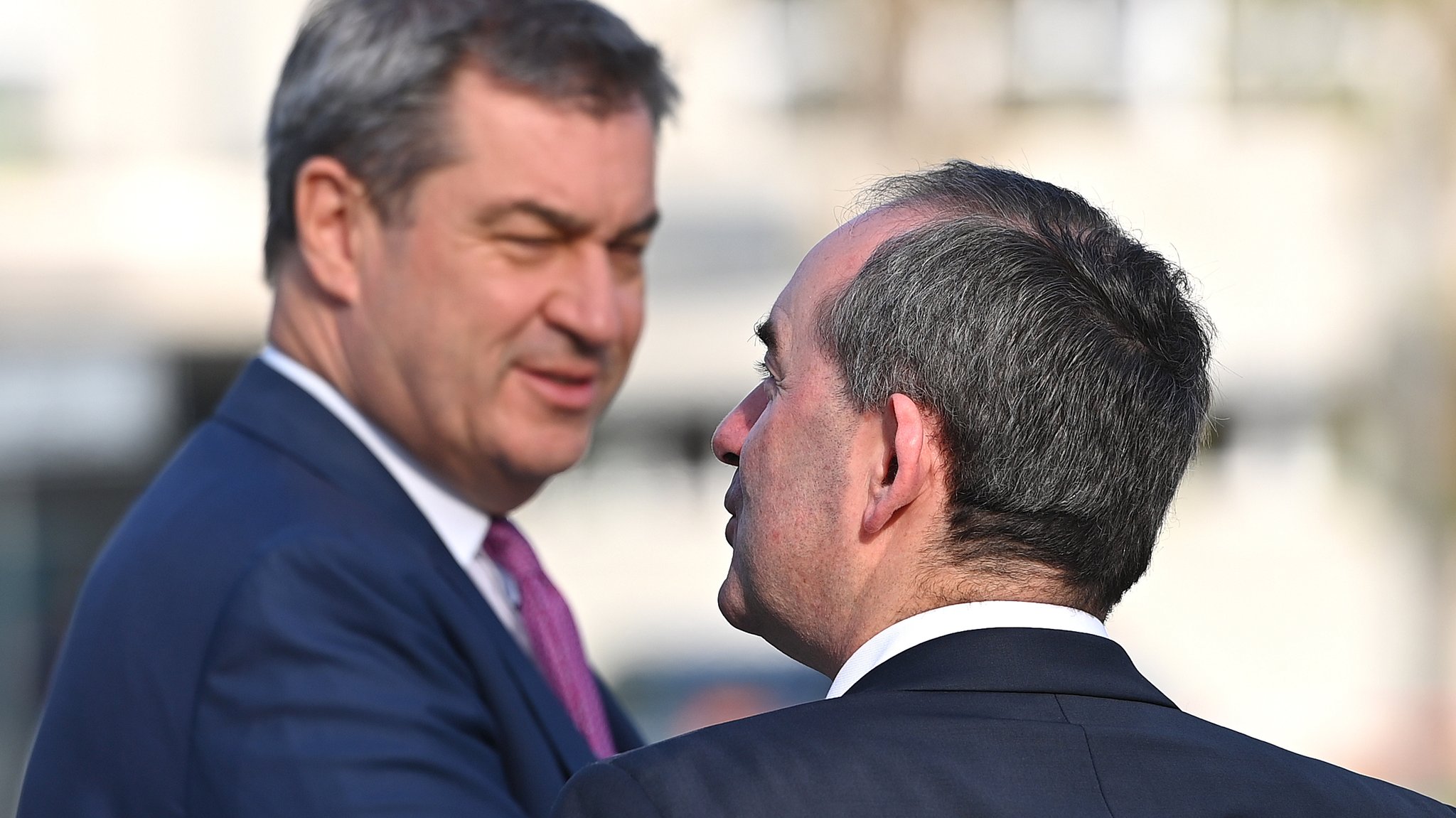 Ministerpräsident Markus Söder (CSU) und sein Stellvertreter Hubert Aiwanger (Freie Wähler) bei einem gemeinsamen Termin Mitte April. 