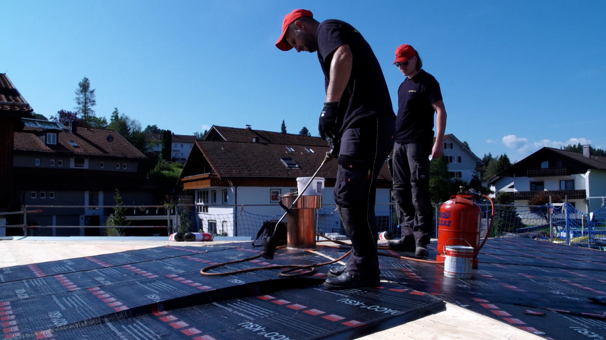 Arbeiter auf dem Dach