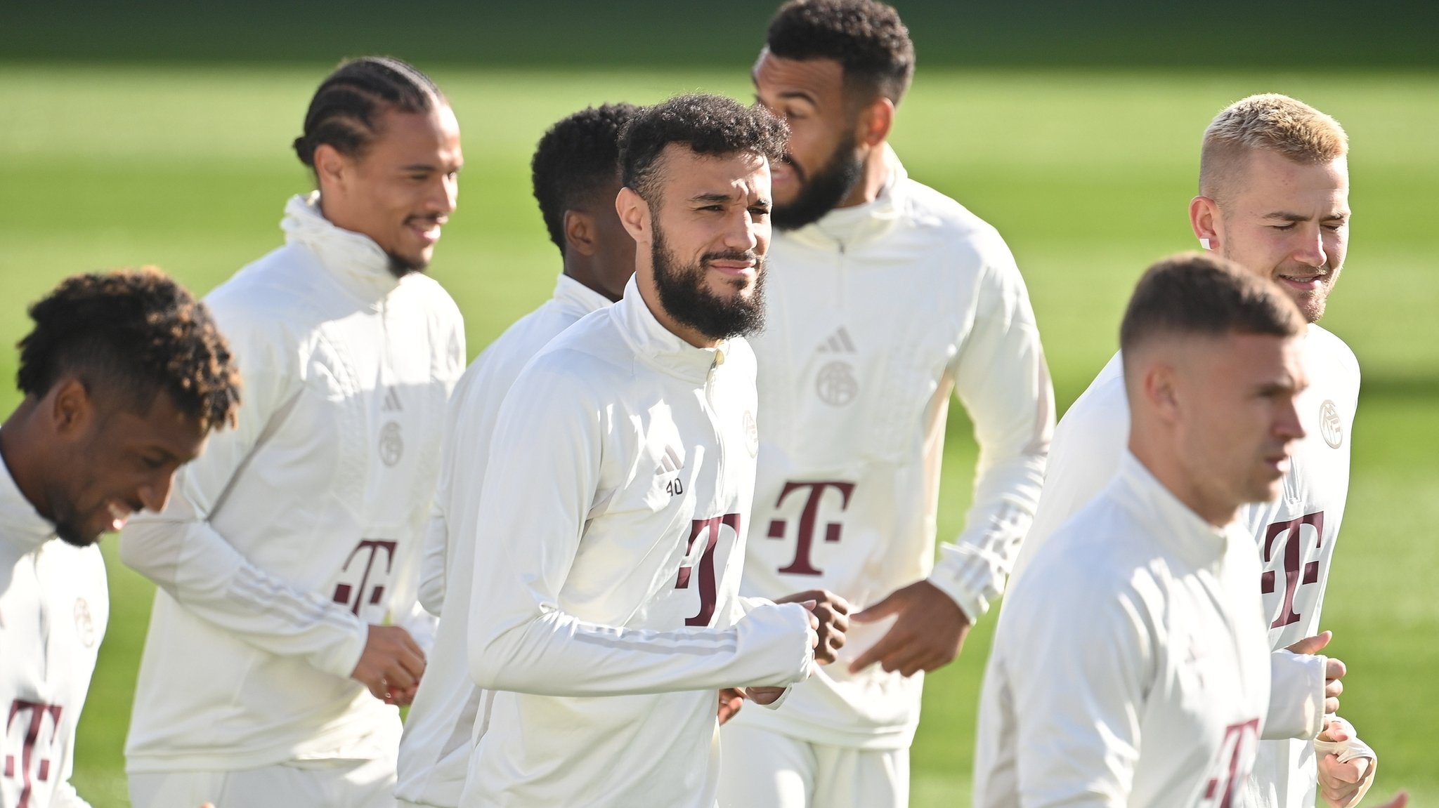 Noussair Mazraoui zurück im Mannschaftstraining