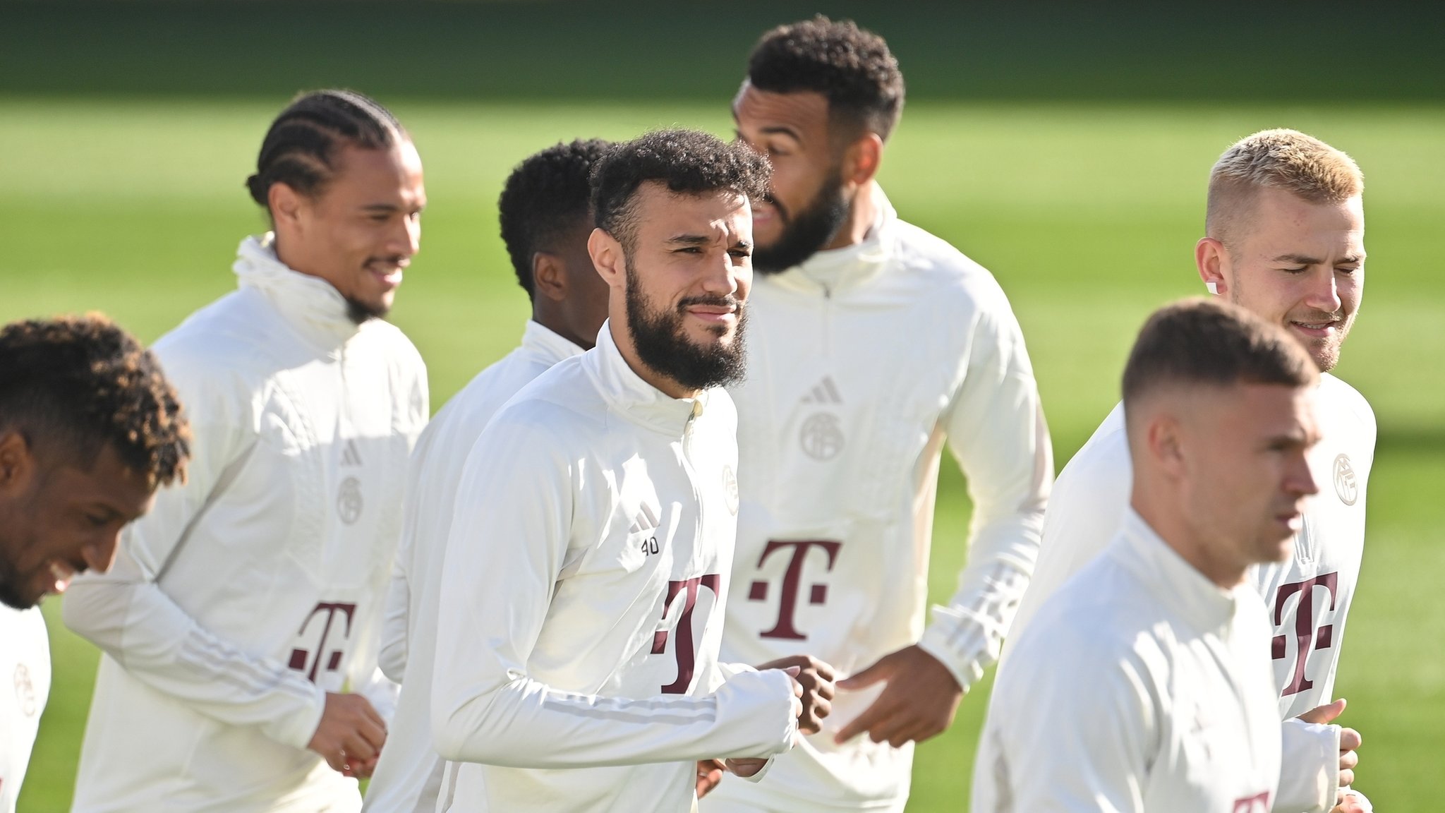 Noussair Mazraoui zurück im Mannschaftstraining