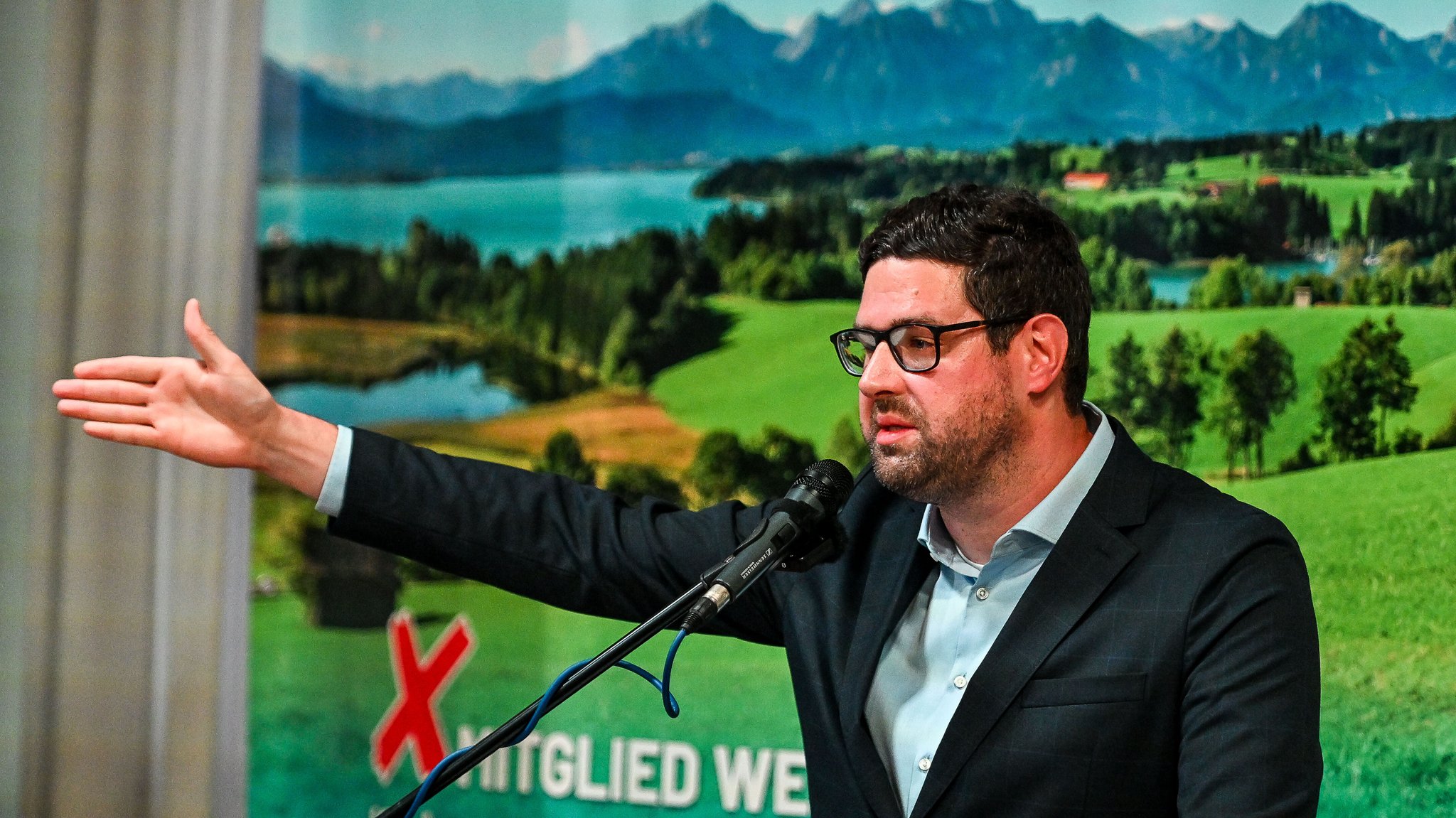 Christian Thomas bei einer Wahlkampfveranstaltung im Mai 2024 in Lindenberg im Allgäu. | Bild: picture alliance / nordphoto GmbH | nordphoto GmbH / Hafner Christian Thomas bei einer Wahlkampfveranstaltung im Mai 2024 in Lindenberg im Allgäu.