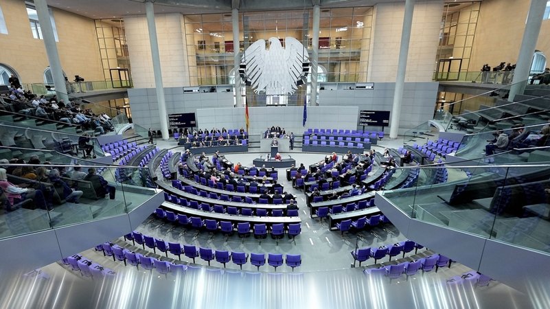 Plenum im Deutschen Bundestag. | Bild: dpa-Bildfunk/Michael Kappeler Plenum im Deutschen Bundestag.